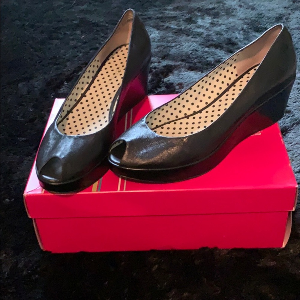 BCBG  cute black wedge toe peep